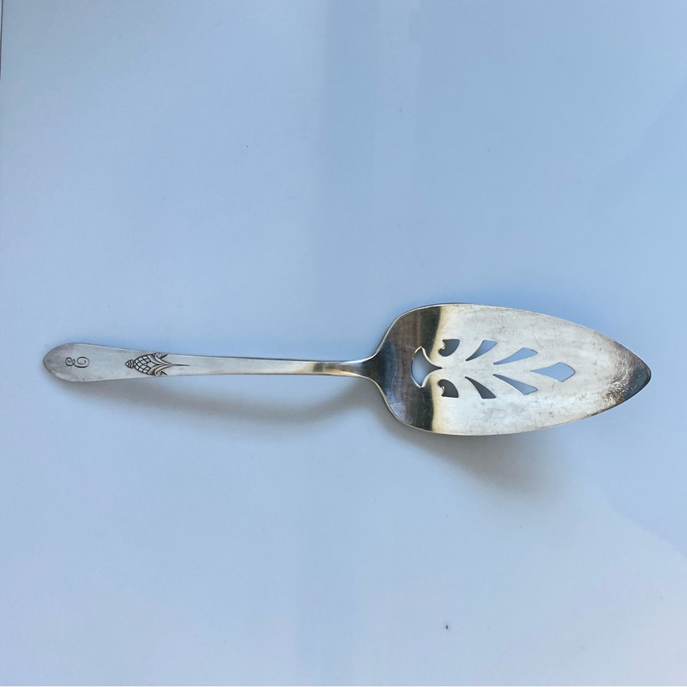 VINTAGE Wm ROGERS SILVERPLATE CAKE PIE SERVER